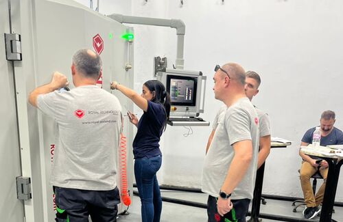 Neueste Unternehmensnachrichten über Verbessern Sie die Beschichtungseffizienz und Filmqualität mit thermischen Verdampfungsbeschichtern von Royal Technology