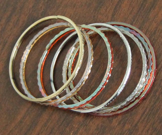 Ein guter Preis. Horizontales Vakuum, das Ausrüstung, Glasvergolden-Maschine des armband-PVD metallisiert Online